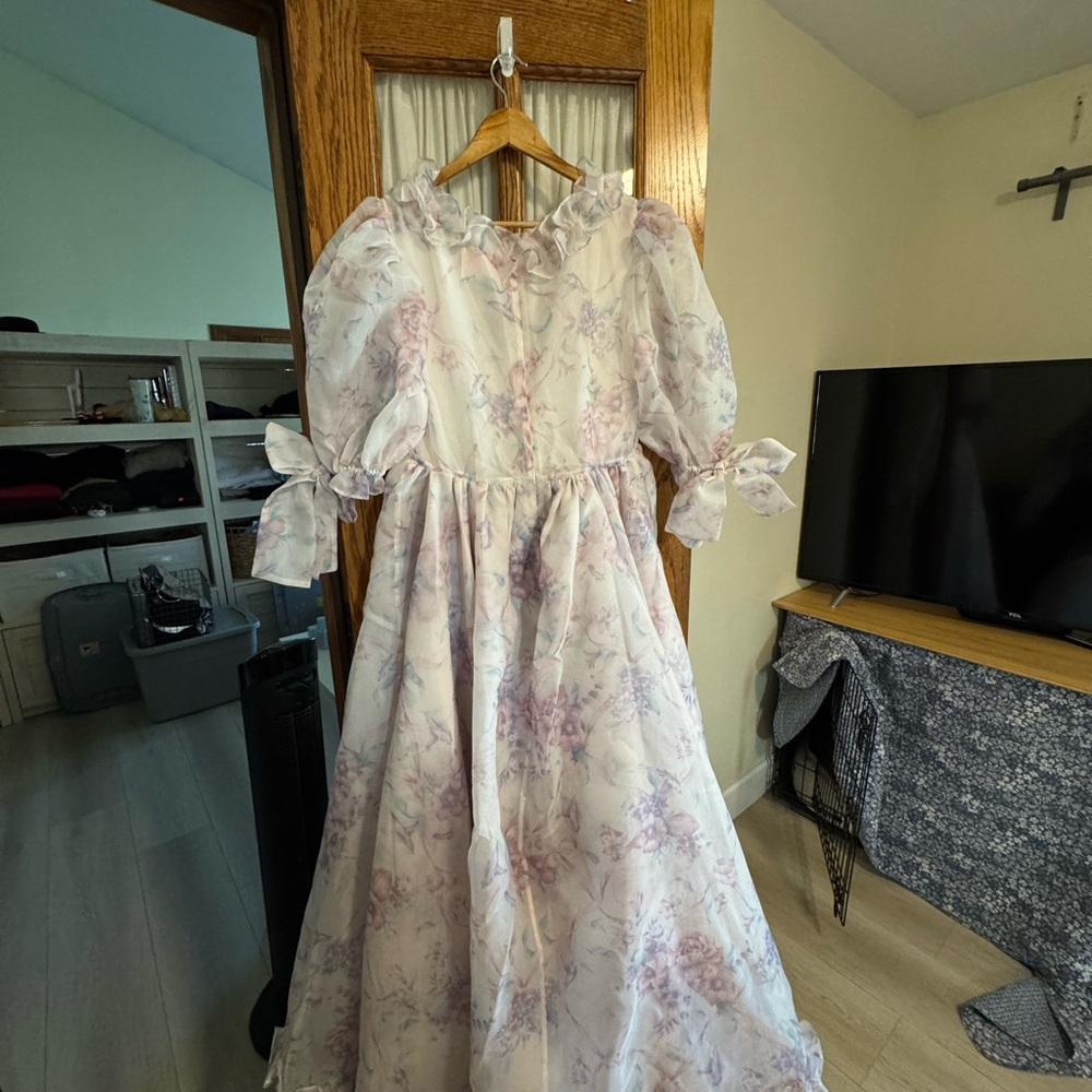 Marie Ribbon Gown Selkie - Picture 7 of 9